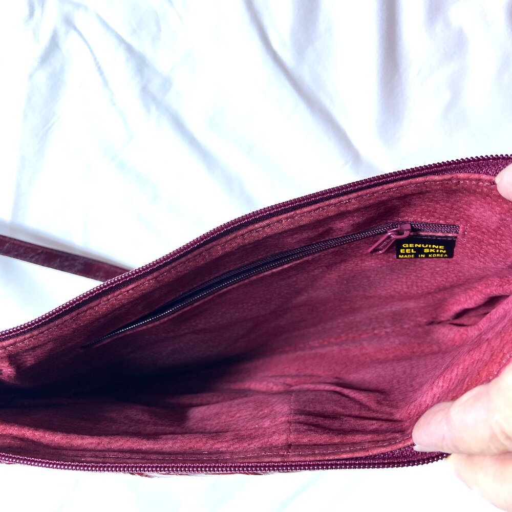 RED GENUINE EEL SKIN ZIPPERED SHOULDER BAG - Picture 6 of 10